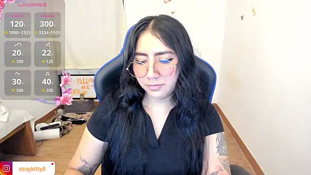 LoveLyy- online show from May 13, 2026, 8:27 pm