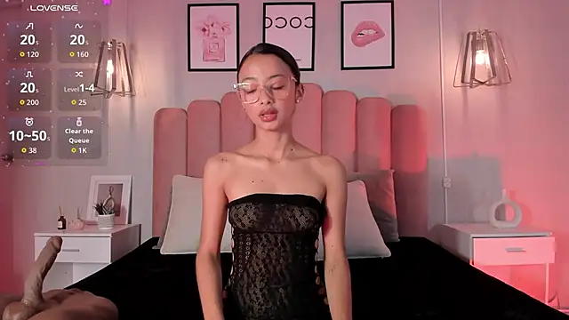 lena martinn online show from April 30, 2026, 8:04 pm