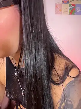 AlannaDollx online show from April 28, 2026, 4:34 pm