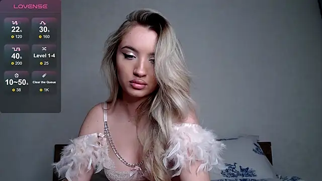 Luna glamy online show from October 6, 2025, 1:52 pm
