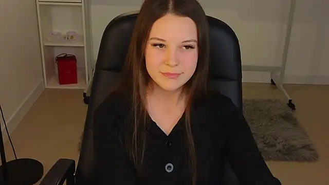 Snapshot of CarolineShaw chatting on October 5, 2025, 1:42 pm CarolineShaw online show from October 5, 2025, 1:42 pm