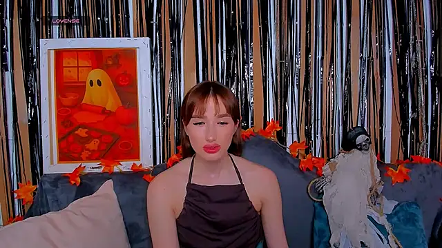 Snapshot of Olivia_Grantt chatting on October 25, 2025, 1:02 am Olivia Grantt online show from October 25, 2025, 1:02 am