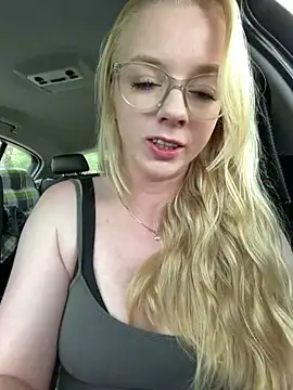 Snapshot of LinaLeana chatting on July 21, 2026, 10:28 am LinaLeana online show from July 21, 2026, 10:28 am