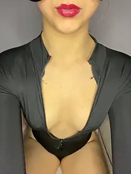 christalles online show from November 9, 2025, 7:34 pm