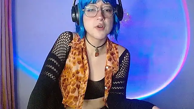 Snapshot of zora_blue777 chatting on January 16, 2026, 12:36 am zora blue777 online show from January 16, 2026, 12:36 am