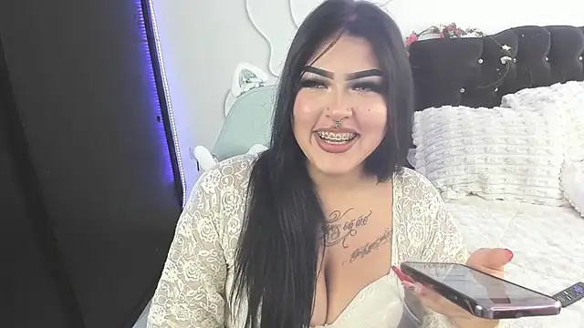 Snapshot of hollycute__ chatting on April 20, 2026, 7:04 pm hollycute online show from April 20, 2026, 7:04 pm