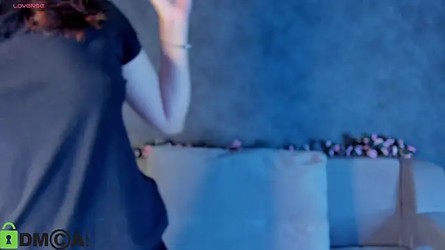 Nuura Moore online show from November 11, 2025, 12:54 am