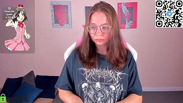 Nuura Moore online show from November 12, 2025, 1:06 am