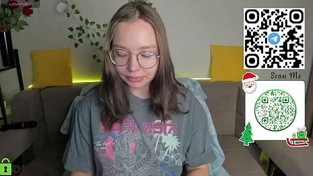 Nuura Moore online show from December 22, 2025, 1:13 am