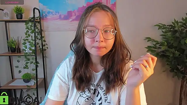 Nuura Moore online show from December 23, 2025, 1:03 am