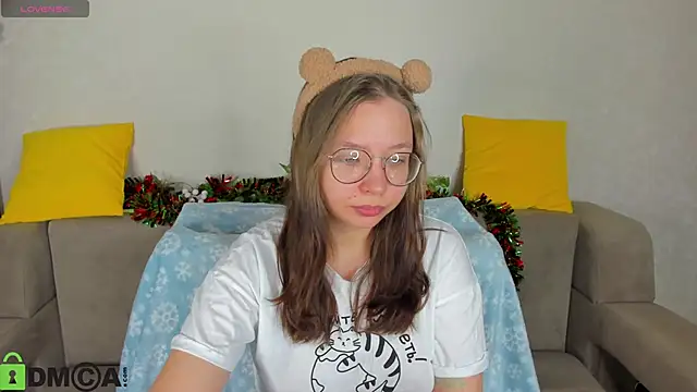 Nuura Moore online show from January 9, 2026, 12:57 am