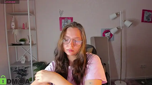 Nuura Moore online show from February 10, 2026, 1:10 am