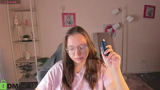 Nuura Moore online show from February 13, 2026, 1:12 am