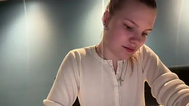 Olyresa online show from February 6, 2026, 11:52 pm