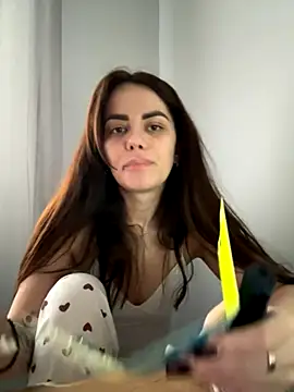 Bella-Flower online show from October 30, 2025, 4:36 am