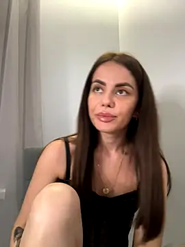 Bella-Flower online show from October 30, 2025, 4:41 pm