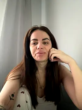 Bella-Flower online show from October 31, 2025, 6:58 am