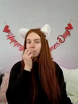 Evarey  online show from February 9, 2026, 6:50 am