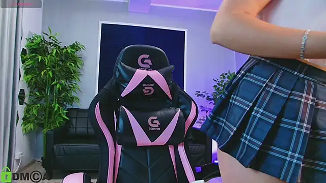 KaiaPearl online show from November 19, 2025, 4:12 am