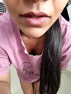 anshika0124 online show from January 15, 2026, 5:56 am