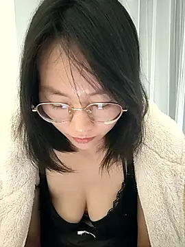 nini10052025 online show from October 29, 2025, 1:41 am