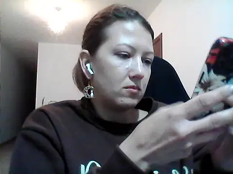 Snapshot of Karivane chatting on March 15, 2026, 7:09 pm Karivane online show from March 15, 2026, 7:09 pm