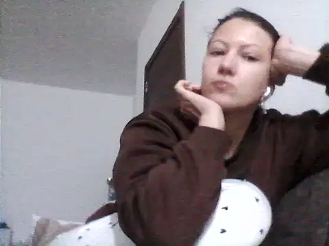 Snapshot of Karivane chatting on March 26, 2026, 2:50 am Karivane online show from March 26, 2026, 2:50 am