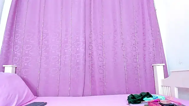 nahomy smiith online show from October 30, 2025, 7:14 pm