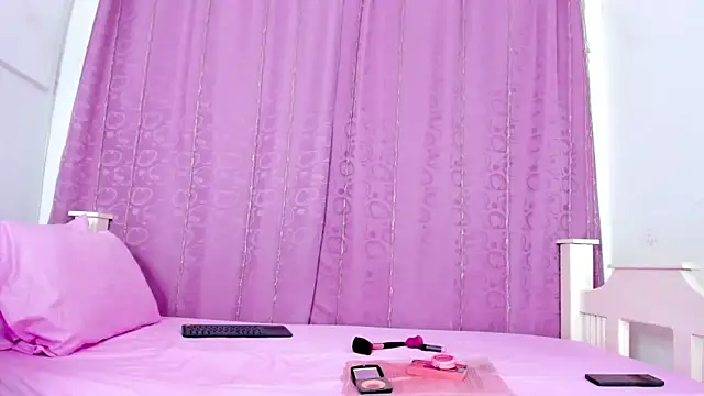 nahomy smiith online show from November 2, 2025, 4:31 pm