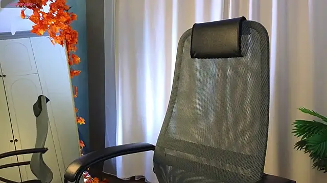 Snapshot of kitsun_ne chatting on November 21, 2025, 8:18 pm kitsun ne online show from November 21, 2025, 8:18 pm