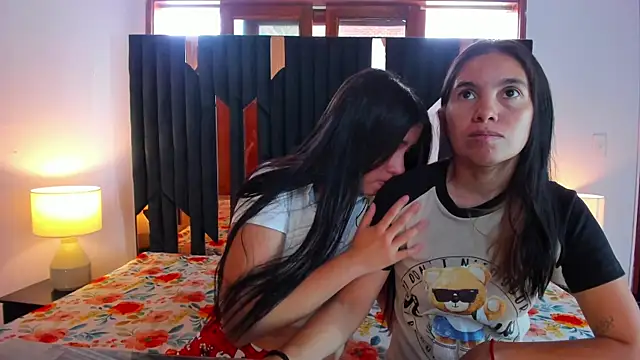 Sofy and Mia online show from December 19, 2025, 12:34 pm