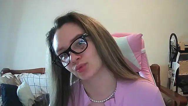 Caymira online show from February 3, 2026, 2:00 pm