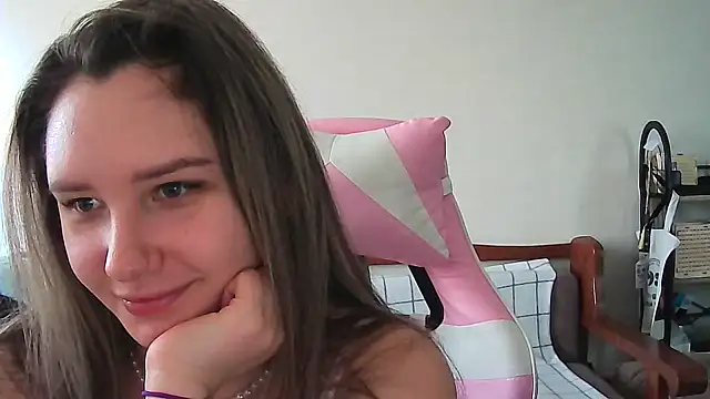 Caymira online show from February 4, 2026, 6:52 am