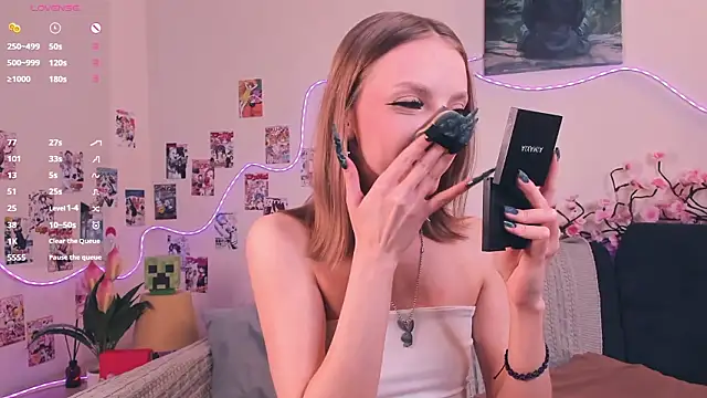 Snapshot of Golden_dawn chatting on March 6, 2026, 7:27 am Golden dawn online show from March 6, 2026, 7:27 am