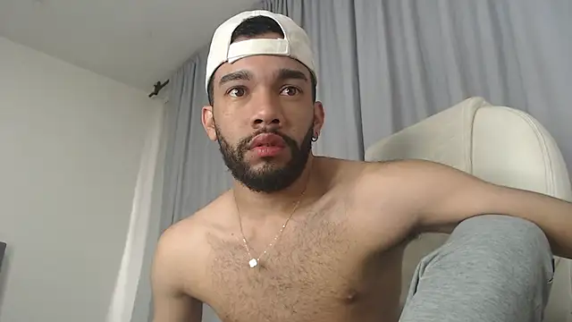 andresnoir  online show from October 30, 2025, 2:18 pm