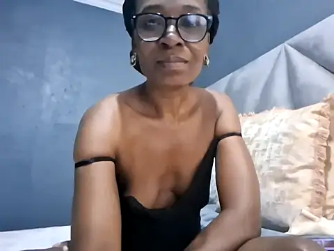 Snapshot of NaughtyCouga chatting on May 23, 2026, 5:01 am NaughtyCouga online show from May 23, 2026, 5:01 am