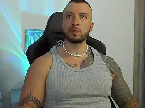 Dave-Max01 online show from October 28, 2025, 10:45 pm