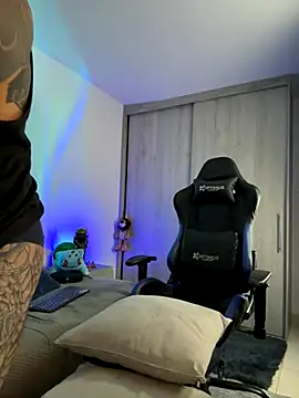 Dave-Max01 online show from November 20, 2025, 3:07 am