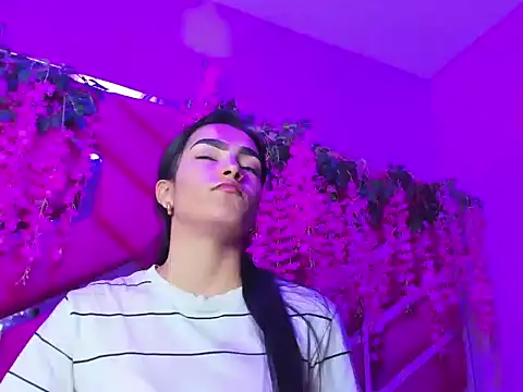 Snapshot of Gisell_Squirt_ chatting on October 14, 2025, 12:50 pm Gisell Squirt  online show from October 14, 2025, 12:50 pm