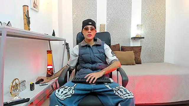 Snapshot of JacobBlackwell_ chatting on October 12, 2025, 7:57 pm JacobBlackwell online show from October 12, 2025, 7:57 pm