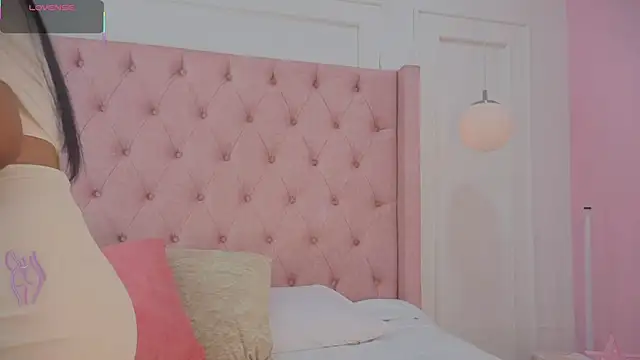 Julietaa Miller online show from October 22, 2025, 11:43 am