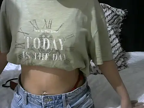 Snapshot of _AsiBebe_ chatting on October 21, 2025, 7:25 pm AsiBebe online show from October 21, 2025, 7:25 pm