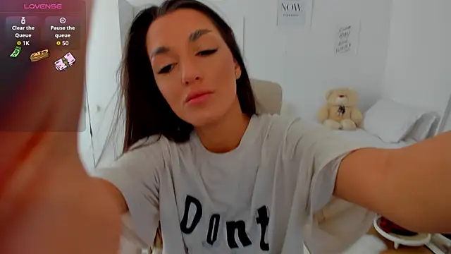 bubbledoll77 online show from May 11, 2026, 7:25 am