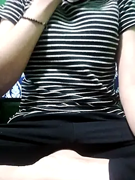 Snapshot of Hornyme18 chatting on October 21, 2025, 9:32 am Hornyme18 online show from October 21, 2025, 9:32 am