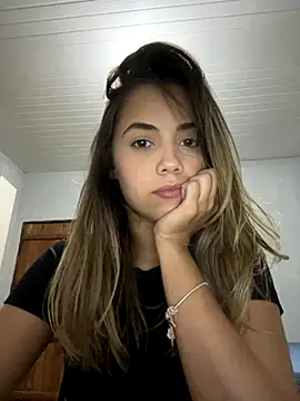 Snapshot of estrela_aguiar chatting on October 8, 2025, 11:46 pm estrela aguiar online show from October 8, 2025, 11:46 pm