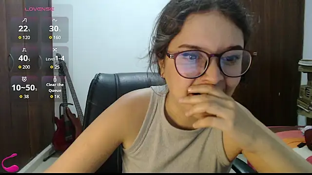 Snapshot of CarlaLorez chatting on May 31, 2026, 2:20 am CarlaLorez online show from May 31, 2026, 2:20 am