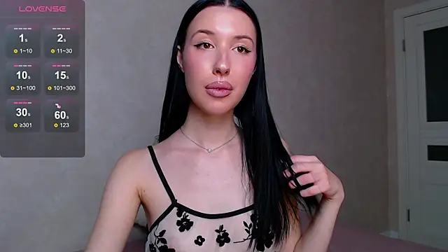 Isabella Fontana online show from October 8, 2025, 10:57 am