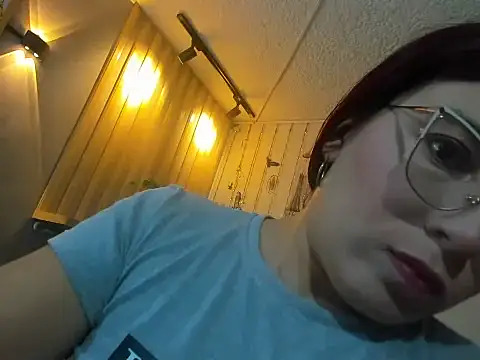 Snapshot of allison_mc chatting on October 11, 2025, 3:28 am allison mc online show from October 11, 2025, 3:28 am