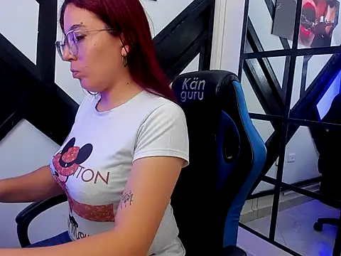 Snapshot of allison_mc chatting on October 12, 2025, 4:00 am allison mc online show from October 12, 2025, 4:00 am