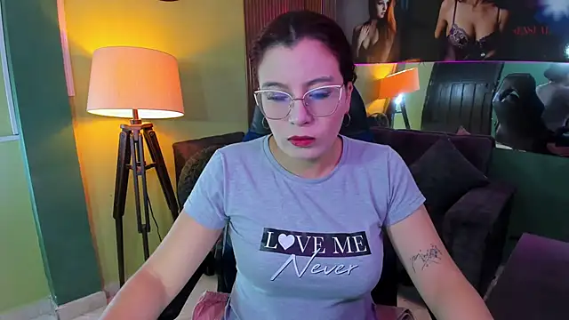 Snapshot of allison_mc chatting on October 24, 2025, 3:47 am allison mc online show from October 24, 2025, 3:47 am